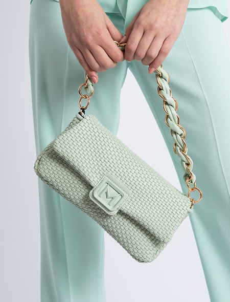 borsa e completo verde menta nuova collezione donna tendenze primavera estate 2025